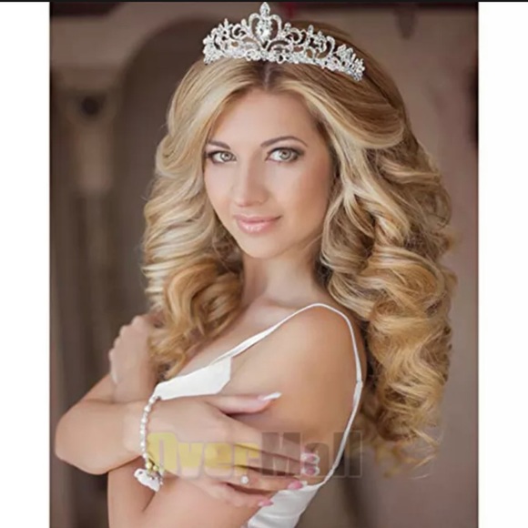 Beautiful Crystal Tiara - Picture 3 of 9